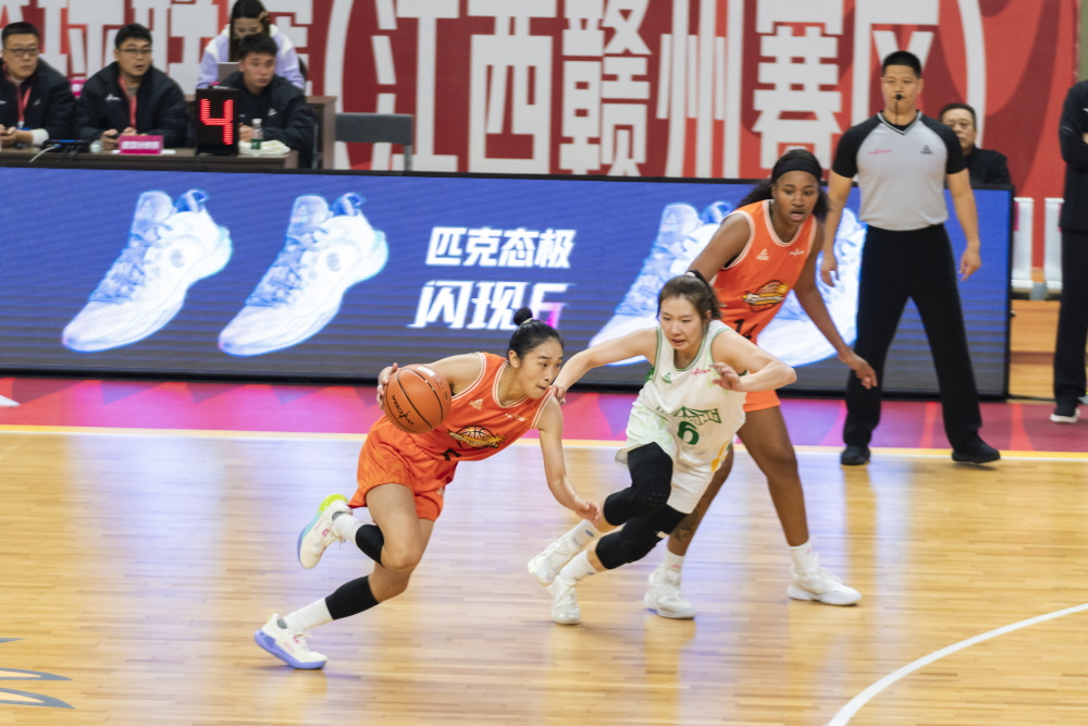 辽宁女篮豪取湖北队胜利，喜迎连胜